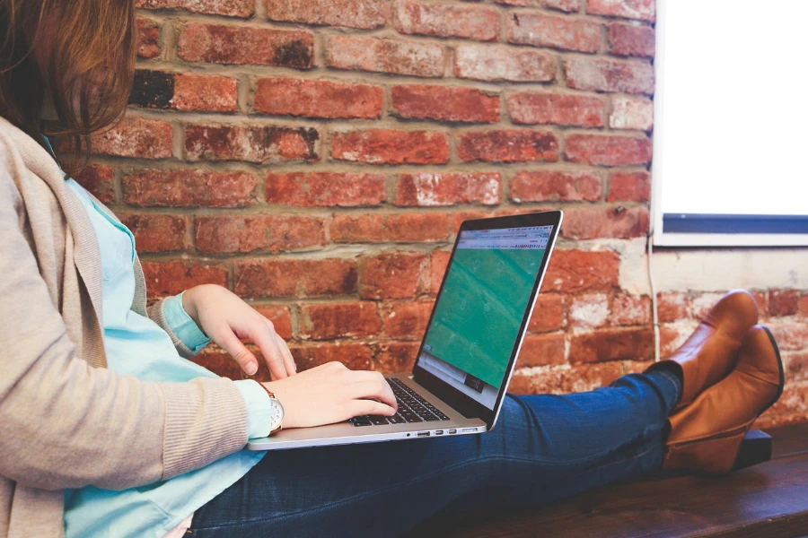 A user pasting text into the convert case tool